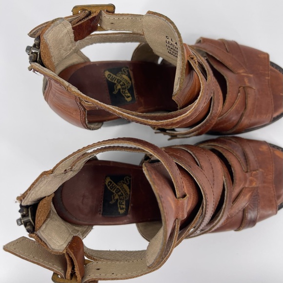 Freebird Claw Cognac Heeled Sandals Size 9 - Picture 8 of 10